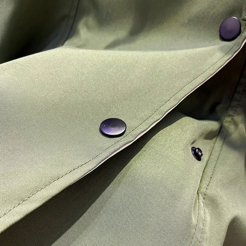 Amara Chic - Trenchcoat vert élégant pour femme en saison de transition