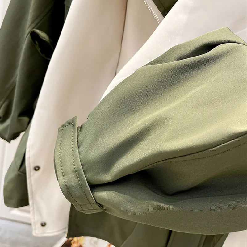 Amara Chic - Trenchcoat vert élégant pour femme en saison de transition